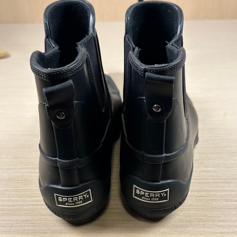 Black duck boots